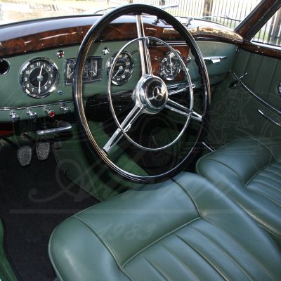 Mercedes Benz 220 (#4)